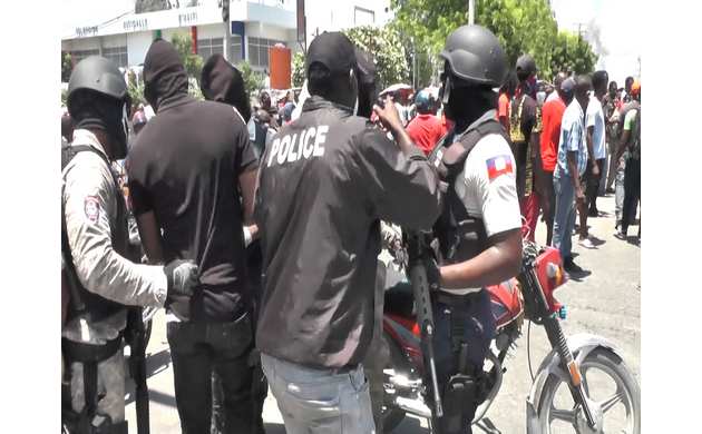 Nouvelle démonstration de force des policiers dans les rues